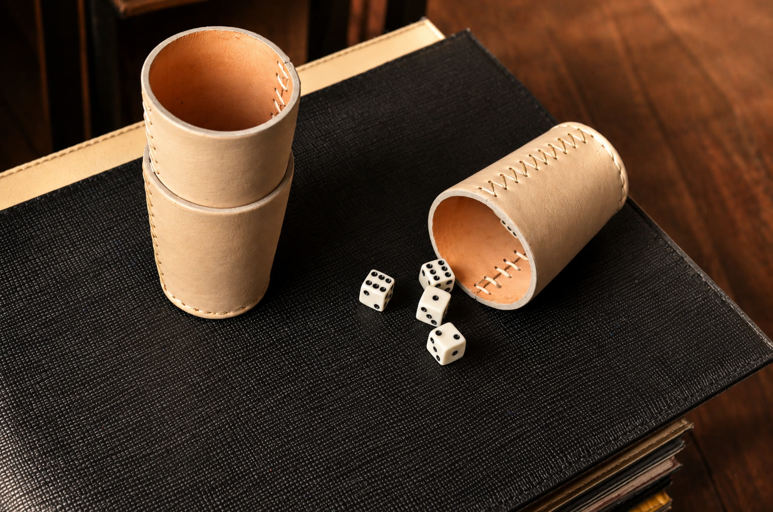 Vasos de cacho con dados