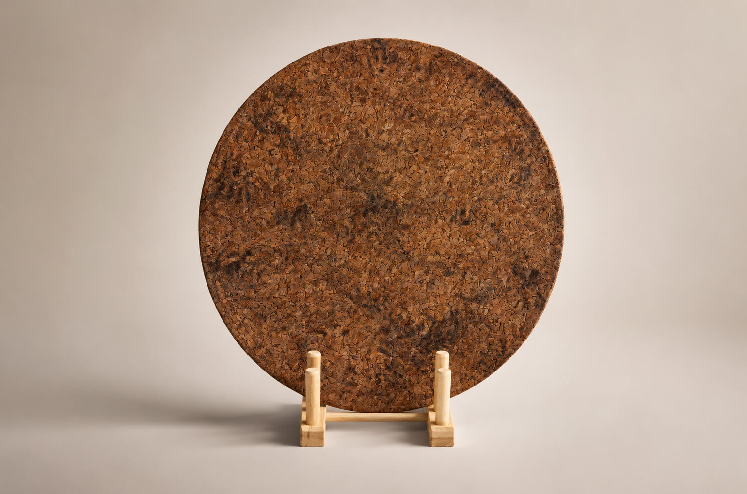 Individual, lado de corcho en soporte